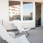 Spacious 3- With Two Terraces Πράγα