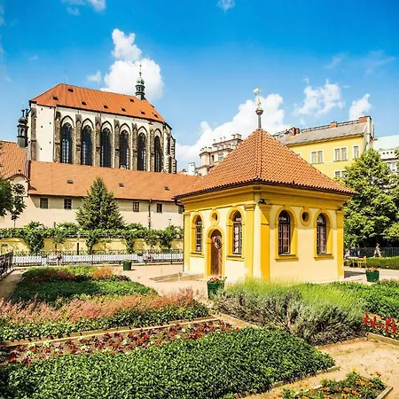 Prostorný 3 Pokojový S Dvěma Terasami * Praga