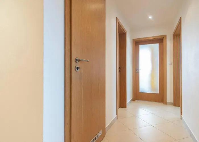 Spacious 3- With Two Terraces *