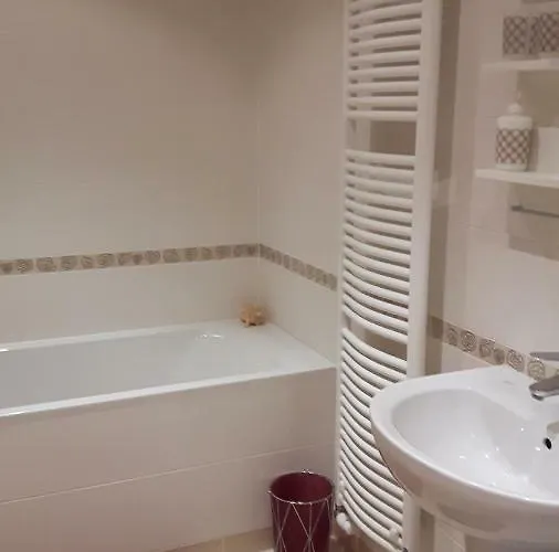 Spacious 3- With Two Terraces Apartament