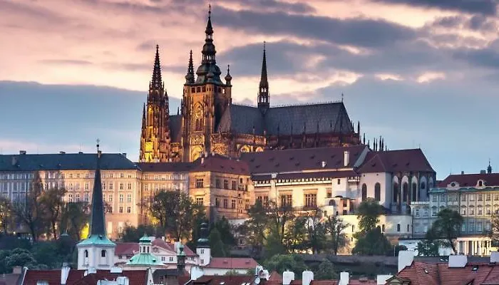 Spacious 3- With Two Terraces Apartament Praga