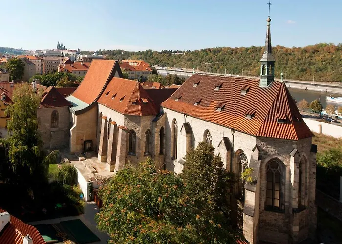 Spacious 3- With Two Terraces Apartament