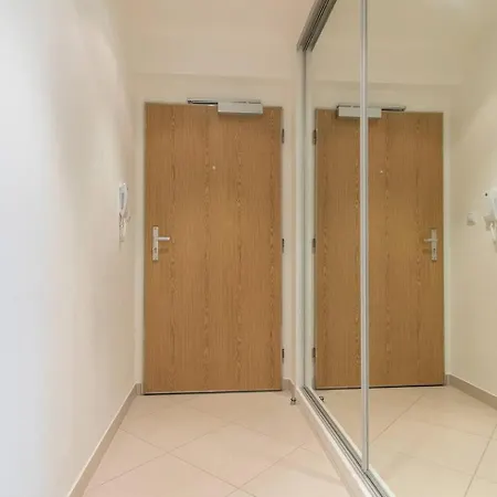 Spacious 3- With Two Terraces *
