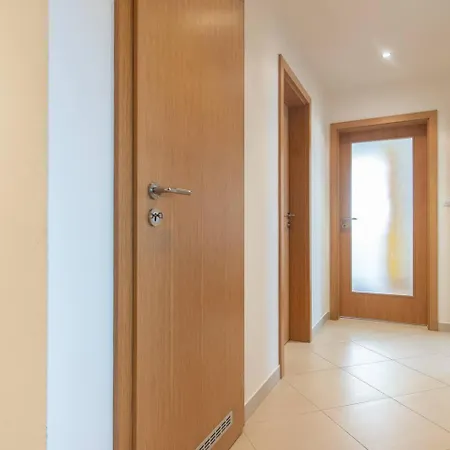 Spacious 3- With Two Terraces *