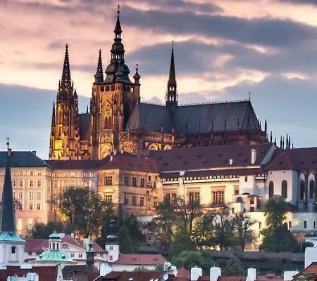 Prostorný 3 Pokojový S Dvěma Terasami Apartmán Praha